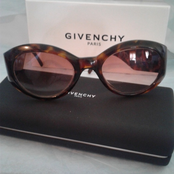 Givenchy Accessories - 🌞 Givenchy Sunglasses 🌞